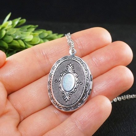 Медальон Камея Дама Девушка белая на красном silver