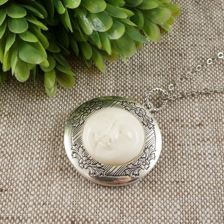 Медальон Луна Полумесяц белый antique silver