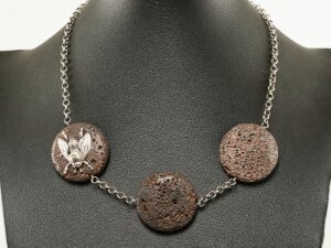 Колье Села муха на печеньки (лава)
